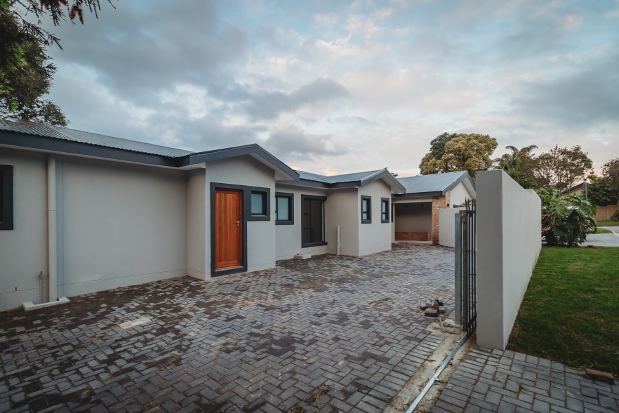 4 Bedroom Property for Sale in Denver Park Western Cape